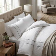 Луксозен спален комплект от делукс сатен, Алфа - Бял Луксозен спален комплект от делукс сатен, Алфа - Бял