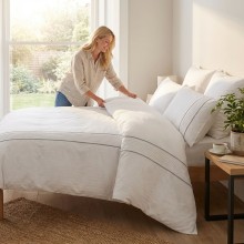 Луксозен спален комплект от делукс сатен, Алфа - Бял Луксозен спален комплект от делукс сатен, Алфа - Бял